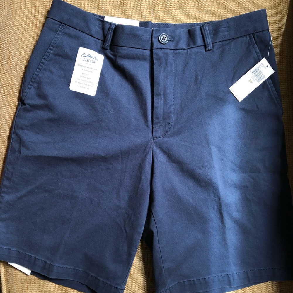 IZOD saltwater stretch mens navy shorts. Size 30 W
